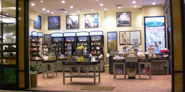 sell-to-retail | How To Successfully Pitch Skin Care Products And Sell To Retailers Image Name